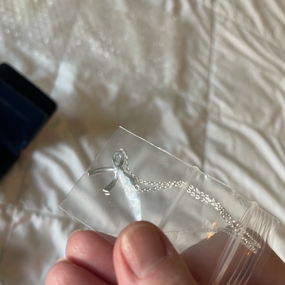 NWTS Rare Tiffany & Co cute 925 silver bow necklace - Picture 5 of 7